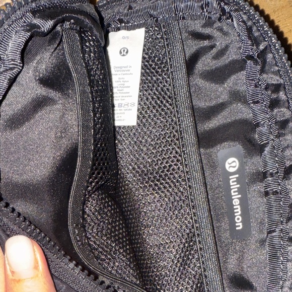 lululemon athletica Black Belt Bag - Picture 3 of 3